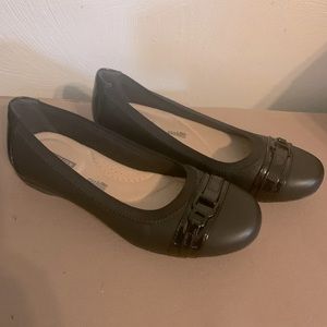 Ladies size 6 Clark’s